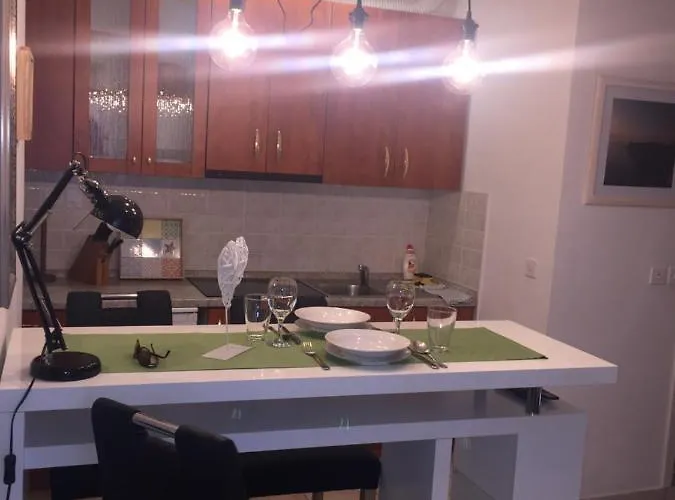 Rock - Self Check-in * Πιράν